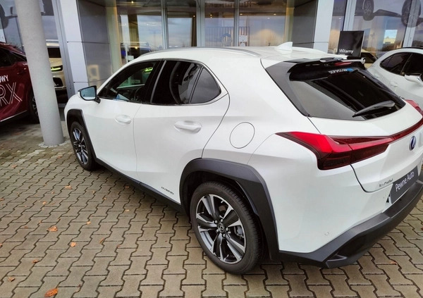 Lexus UX cena 137900 przebieg: 36872, rok produkcji 2019 z Gołdap małe 254